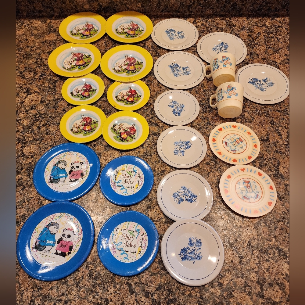 Vintage Children's Metal/Plastic Dish Set